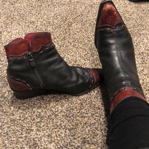 Donald Pliner short cowboy booties